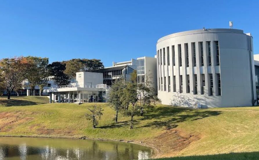 慶応大学総合政策学部